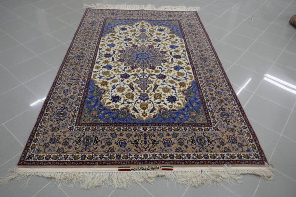 tappeto isfahan firmato