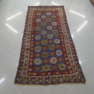 antico tappeto caucaso karabagh antico disegno a tutto campo fondo azzurro