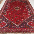 tappeto persiano Gashgai da sala fondo rosso