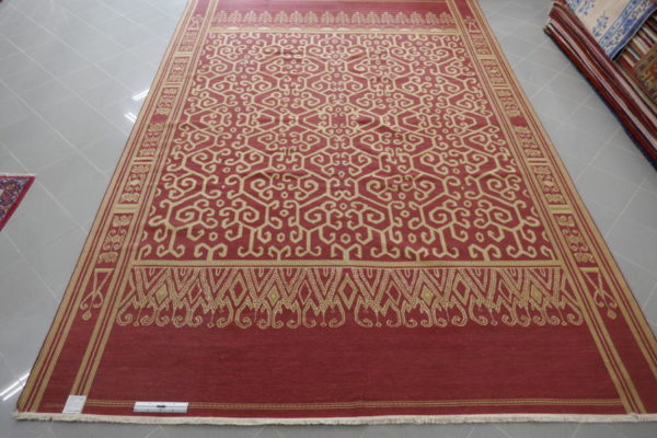 elegante e grande tappeto da sala color vinaccio