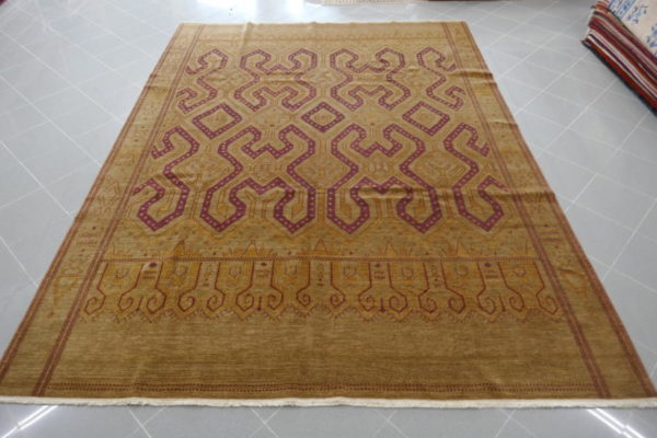 elegante e grande tappeto armeno da sala color nocciola