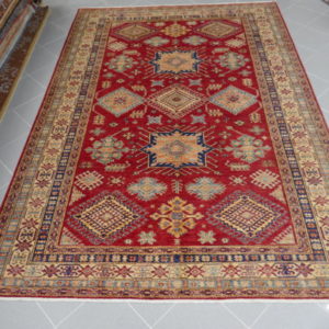 tappeto uzbek fondo rosso da sala