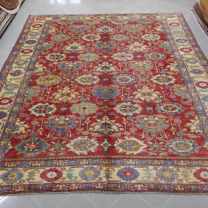 grande tappeto quadrato kazak molto decorativo a fiori stilizzati grandi senza il medaglione fondo rosso