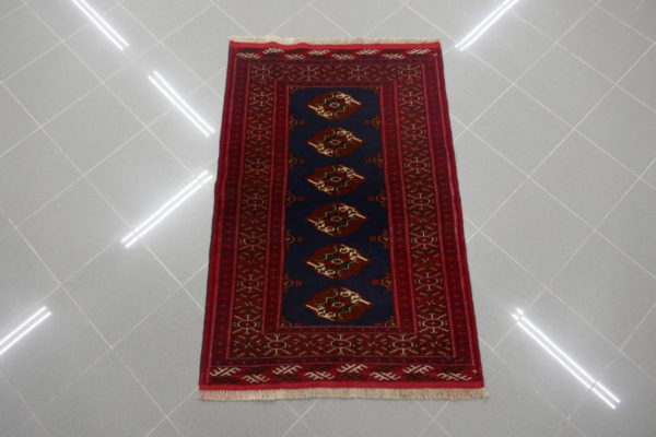 piccolo tappeto bukhara rosso blu