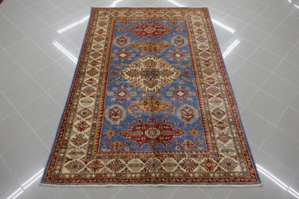 tappeto kazak fondo celeste da sala