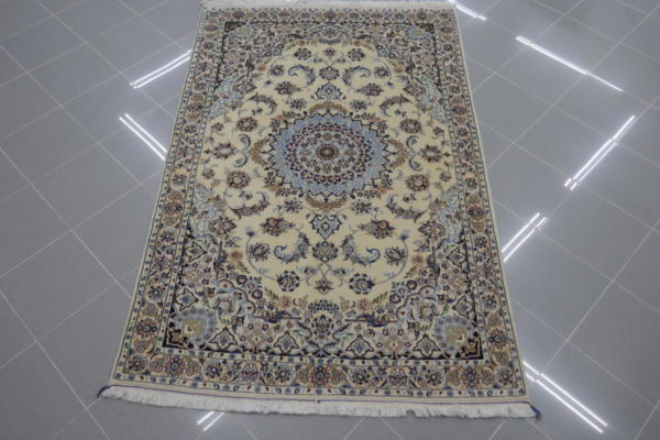 tappeto persiano nain misto seta color avorio
