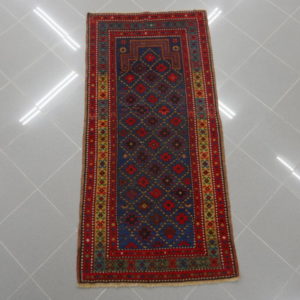 piccolo tappeto caucasico a preghiera