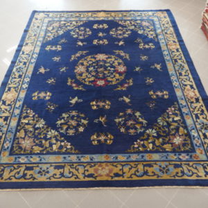 antico tappeto cinese da sala fondo blu