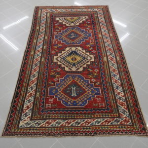 antico tappeto caucaso gendjeh da salotto