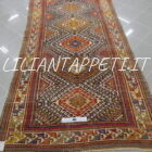 Tappeto caucasico Mogan di vecchia manifattura, lana su lana e annodato a mano con medaglioni geometrici tradizionali. Dimensioni 260x132 cm. Autentico tappeto caucasico decorativo.