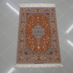 piccolo tappeto isfahan misto seta color salmone