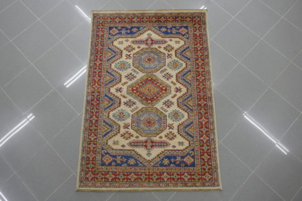 piccolo tappeto kazak fondo chiaro