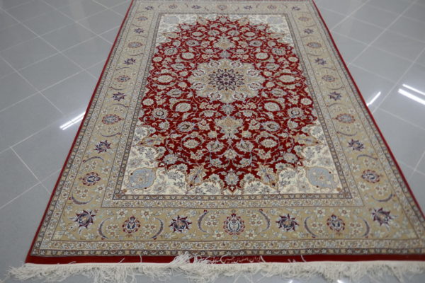 tappeto persiano raffinato Isfahan da salotto fondo rosso firmato