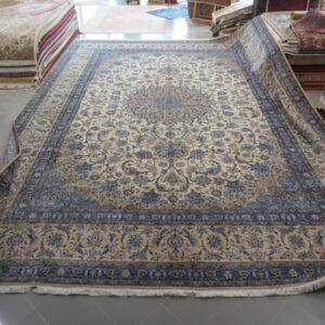 grandissimo tappeto persiano nain fondo chiaro da salotto