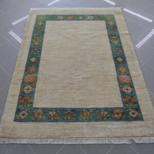 tappeto persiano gabbeh kashkuli fondo avorio