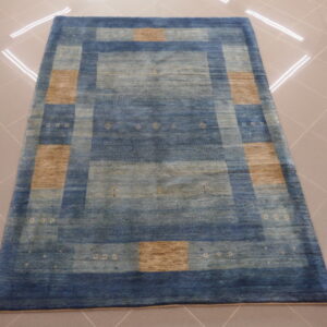 tappeto persiano gabbeh fondo azzurro da salotto