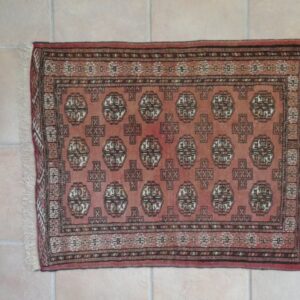 piccolo tappetino turcomanno rosso