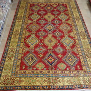 tappeto kazak da sala fondo rosso