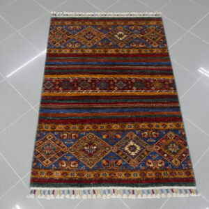 piccolo tappeto orientale colorato geometrico