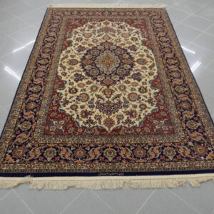 tappeto persiano isfahan extrafine elegante e raffinato da salotto fondo chiaro