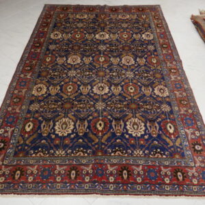 antico tappeto veramin fondo blu da salotto disegno avshan