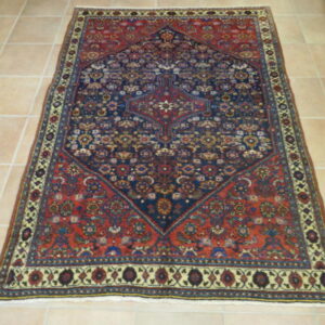 antico tappeto curdo disegno minuto da salotto fondo blu