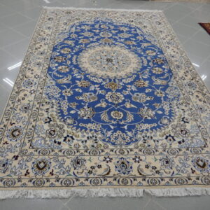 tappeto persiano nain 9 fili fondo azzurro da salotto