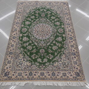 tappeto persiano nain 9 fili fondo verde da salotto