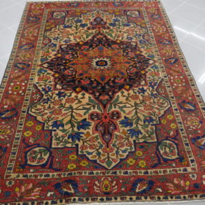 antico tappeto bakhtiari con splendidi colori da salotto