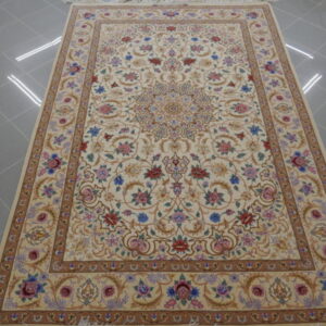 tappeto persiano isfahan extrafine misto seta da salotto fondo chiaro
