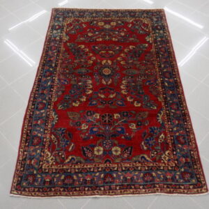 antico tappeto persiano saruk periodo americano fondo rosso da salotto