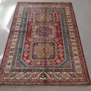 tappeto orientale kazak moderno da salotto color rosso blu avorio