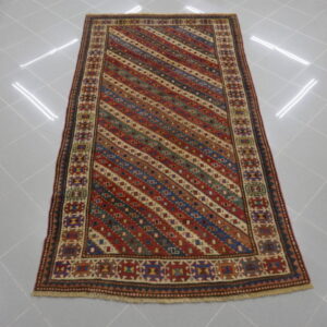 antico tappeto caucasico gendjeh molto allegro motivo moharramat
