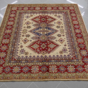 tappeto orientale kazak quadrato da salotto fondo chiaro