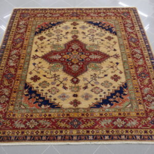 tappeto orientale kazak quadrato da salotto fondo chiaro