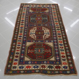 antico tappeto kazak karaciof caucaso da salotto