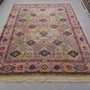 tappeto persiano keshan da salotto fondo chiaro senza il medaglione