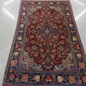 antico tappeto persiano keshan da salotto fondo rosso