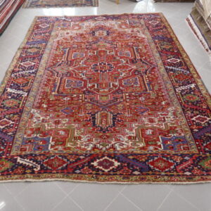 antico tappeto persiano heriz fondo rosso colori freschi