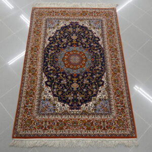 tappeto persiano isfahan misto seta fondo blu da salotto