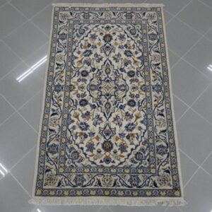 piccolo tappeto persiano keshan fondo avorio