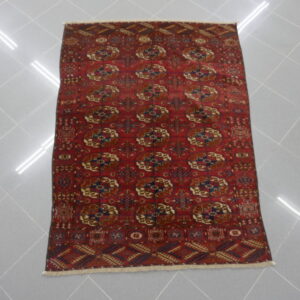 antico tappeto turcomanno tekke fondo rosso