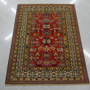 tappeto caucaso shirvan perepedil fondo rosso da salotto
