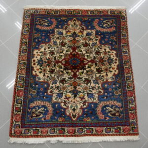 piccolo tappeto persiano bakhtiari fondo avorio