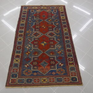 antico tappeto caucaso shirvan akstafa azzurro rosso ruggine da salotto
