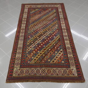 antico tappeto caucaso gendjeh motivo moharramat da salotto