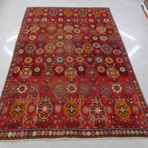 tappeto antico caucasico karabagh fondo rosso da sala