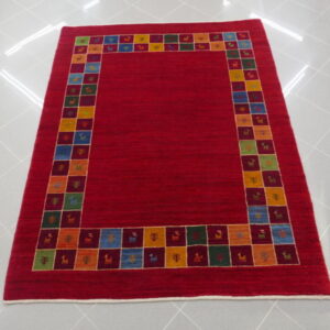 tappeto persiano gabbeh gashgai moderno fondo rosso da salotto
