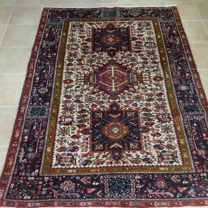 tappeto persiano gharajeh fondo bianco da salotto