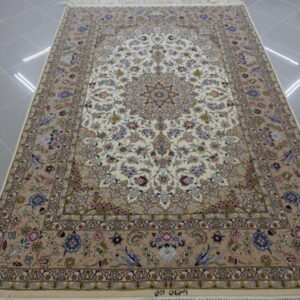 tappeto persiano raffinato Isfahan da salotto fondo avorio misto seta firmato